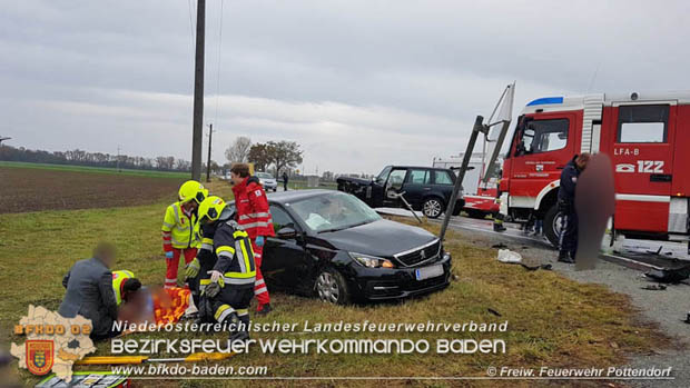 20181027 Verkehrsunfall auf der LB 60 bei Pottendorf Foto: © Pfingstl FF Pottendorf 20181027 Verkehrsunfall auf der LB 60 bei Pottendorf Foto: © Pfingstl FF Pottendorf
