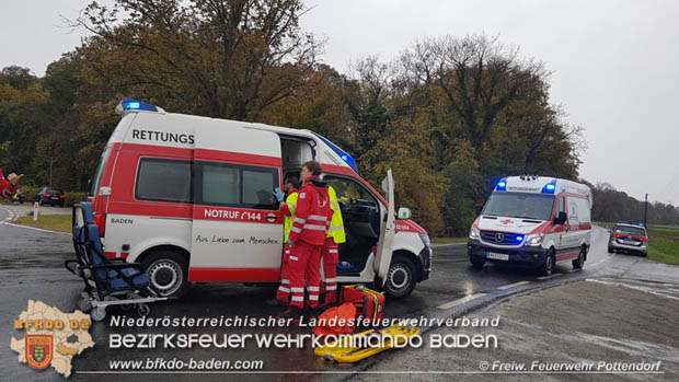 20181027 Verkehrsunfall auf der LB 60 bei Pottendorf Foto: © Pfingstl FF Pottendorf 20181027 Verkehrsunfall auf der LB 60 bei Pottendorf Foto: © Pfingstl FF Pottendorf