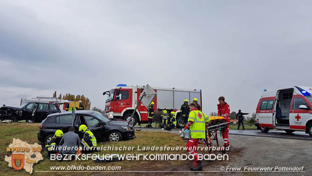20181027 Verkehrsunfall auf der LB 60 bei Pottendorf  Foto: © Pfingstl FF Pottendorf