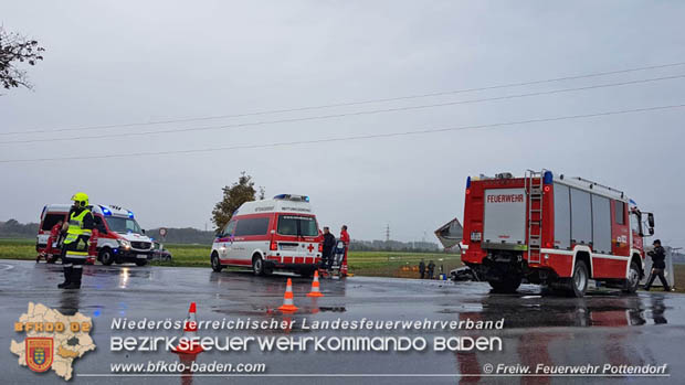 20181027 Verkehrsunfall auf der LB 60 bei Pottendorf Foto: © Pfingstl FF Pottendorf 20181027 Verkehrsunfall auf der LB 60 bei Pottendorf Foto: © Pfingstl FF Pottendorf