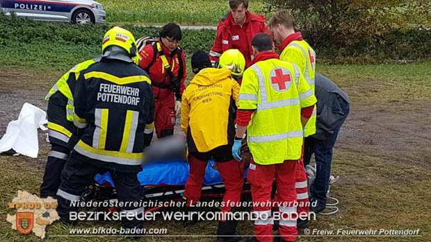 20181027 Verkehrsunfall auf der LB 60 bei Pottendorf Foto: © Pfingstl FF Pottendorf 20181027 Verkehrsunfall auf der LB 60 bei Pottendorf Foto: © Pfingstl FF Pottendorf