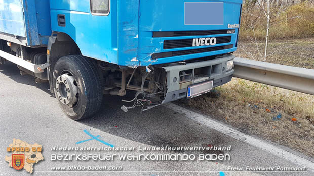 20181110 Verkehrsunfall auf der LB60 zwischen Pottendorf und Weigelsdorf Foto: © FF Pottendorf 20181110 Verkehrsunfall auf der LB60 zwischen Pottendorf und Weigelsdorf Foto: © FF Pottendorf