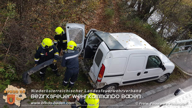 20181110 Verkehrsunfall auf der LB60 zwischen Pottendorf und Weigelsdorf Foto: © FF Pottendorf 20181110 Verkehrsunfall auf der LB60 zwischen Pottendorf und Weigelsdorf Foto: © FF Pottendorf
