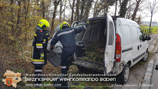 20181110 Verkehrsunfall auf der LB60 zwischen Pottendorf und Weigelsdorf Foto: © FF Pottendorf 20181110 Verkehrsunfall auf der LB60 zwischen Pottendorf und Weigelsdorf Foto: © FF Pottendorf