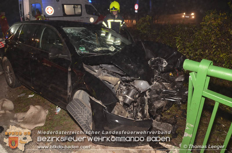 20181112 Verkehrsunfall auf der LB156 Trumau-Moosbrunn  Foto: © Thomas Lenger Monatsrevue.at