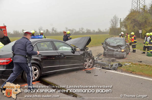 20181112 Frontalzusammenstoß zweier Pkws auf der LB210 zwischen Oberwaltersdorf und Ebreichsdorf Foto: © Thomas Lenger Monatsrevue.at 20181112 Frontalzusammenstoß zweier Pkws auf der LB210 zwischen Oberwaltersdorf und Ebreichsdorf Foto: © Thomas Lenger Monatsrevue.at