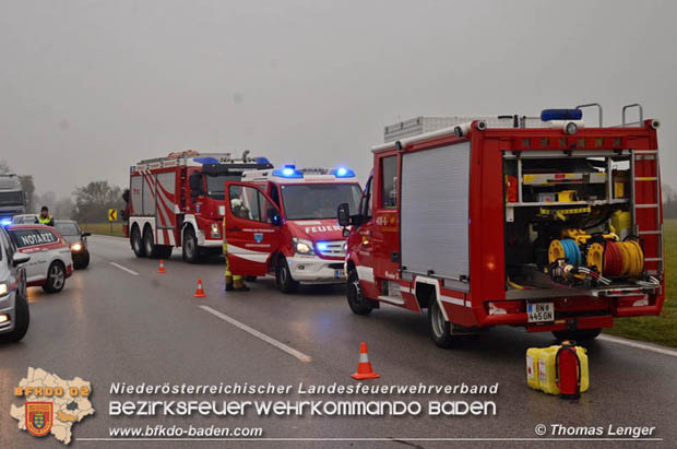 20181112 Frontalzusammenstoß zweier Pkws auf der LB210 zwischen Oberwaltersdorf und Ebreichsdorf Foto: © Thomas Lenger Monatsrevue.at 20181112 Frontalzusammenstoß zweier Pkws auf der LB210 zwischen Oberwaltersdorf und Ebreichsdorf Foto: © Thomas Lenger Monatsrevue.at