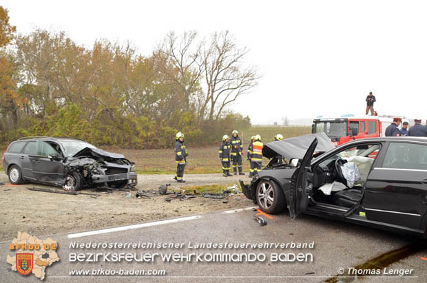 20181112 Frontalzusammenstoss zweier Pkws auf der LB210 zwischen Oberwaltersdorf und Ebreichsdorf Foto: © Thomas Lenger Monatsrevue.at 20181112 Frontalzusammenstoss zweier Pkws auf der LB210 zwischen Oberwaltersdorf und Ebreichsdorf Foto: © Thomas Lenger Monatsrevue.at
