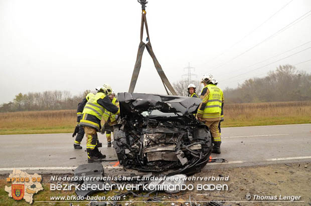 20181112 Frontalzusammenstoß zweier Pkws auf der LB210 zwischen Oberwaltersdorf und Ebreichsdorf Foto: © Thomas Lenger Monatsrevue.at 20181112 Frontalzusammenstoß zweier Pkws auf der LB210 zwischen Oberwaltersdorf und Ebreichsdorf Foto: © Thomas Lenger Monatsrevue.at