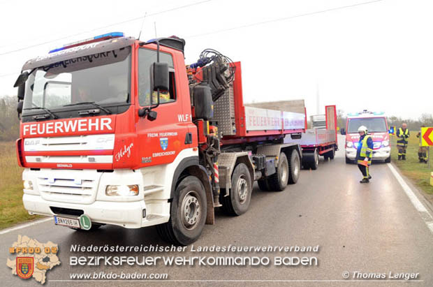 20181112 Frontalzusammenstoß zweier Pkws auf der LB210 zwischen Oberwaltersdorf und Ebreichsdorf Foto: © Thomas Lenger Monatsrevue.at 20181112 Frontalzusammenstoß zweier Pkws auf der LB210 zwischen Oberwaltersdorf und Ebreichsdorf Foto: © Thomas Lenger Monatsrevue.at