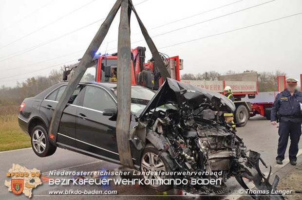 20181112 Frontalzusammenstoß zweier Pkws auf der LB210 zwischen Oberwaltersdorf und Ebreichsdorf Foto: © Thomas Lenger Monatsrevue.at 20181112 Frontalzusammenstoß zweier Pkws auf der LB210 zwischen Oberwaltersdorf und Ebreichsdorf Foto: © Thomas Lenger Monatsrevue.at