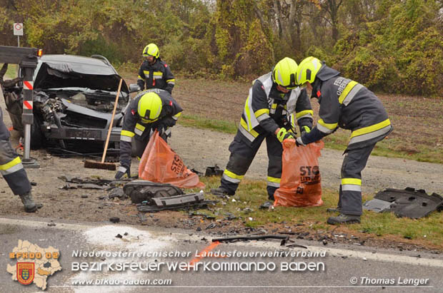 20181112 Frontalzusammenstoß zweier Pkws auf der LB210 zwischen Oberwaltersdorf und Ebreichsdorf Foto: © Thomas Lenger Monatsrevue.at 20181112 Frontalzusammenstoß zweier Pkws auf der LB210 zwischen Oberwaltersdorf und Ebreichsdorf Foto: © Thomas Lenger Monatsrevue.at