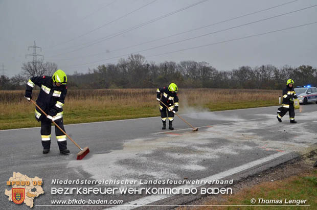 20181112 Frontalzusammenstoß zweier Pkws auf der LB210 zwischen Oberwaltersdorf und Ebreichsdorf Foto: © Thomas Lenger Monatsrevue.at 20181112 Frontalzusammenstoß zweier Pkws auf der LB210 zwischen Oberwaltersdorf und Ebreichsdorf Foto: © Thomas Lenger Monatsrevue.at