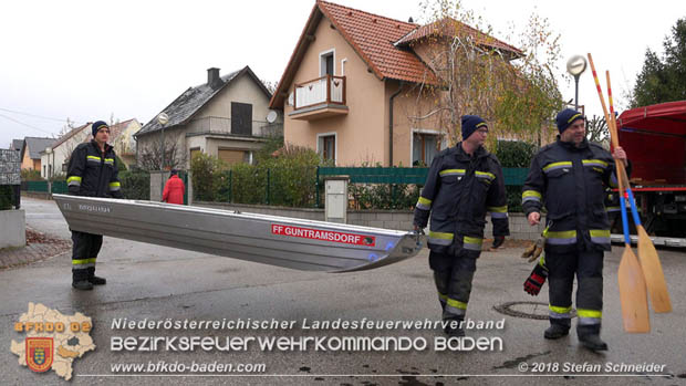 20181120 Kleiner Gewässerschaden auf Teich in der Eigenheimsiedlung Möllersdorf/Guntramsdorf Foto: © Stefan Schneider BFK BADEN 20181120 Kleiner Gewässerschaden auf Teich in der Eigenheimsiedlung Möllersdorf/Guntramsdorf Foto: © Stefan Schneider BFK BADEN