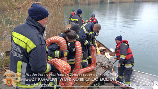 20181120 Kleiner Gewässerschaden auf Teich in der Eigenheimsiedlung Möllersdorf/Guntramsdorf Foto: © Stefan Schneider BFK BADEN 20181120 Kleiner Gewässerschaden auf Teich in der Eigenheimsiedlung Möllersdorf/Guntramsdorf Foto: © Stefan Schneider BFK BADEN