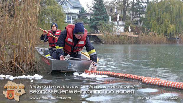 20181120 Kleiner Gewässerschaden auf Teich in der Eigenheimsiedlung Möllersdorf/Guntramsdorf Foto: © Stefan Schneider BFK BADEN 20181120 Kleiner Gewässerschaden auf Teich in der Eigenheimsiedlung Möllersdorf/Guntramsdorf Foto: © Stefan Schneider BFK BADEN