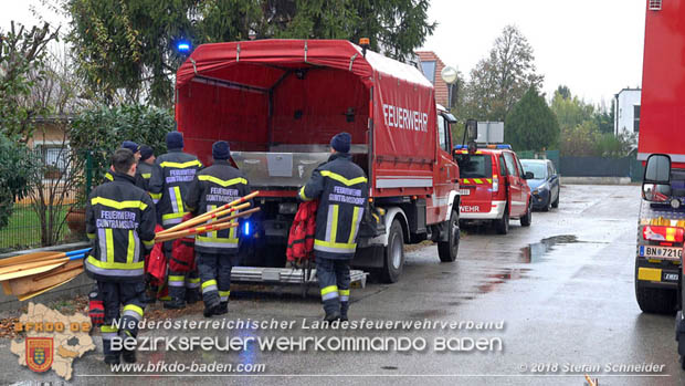 20181120 Kleiner Gewässerschaden auf Teich in der Eigenheimsiedlung Möllersdorf/Guntramsdorf Foto: © Stefan Schneider BFK BADEN 20181120 Kleiner Gewässerschaden auf Teich in der Eigenheimsiedlung Möllersdorf/Guntramsdorf Foto: © Stefan Schneider BFK BADEN