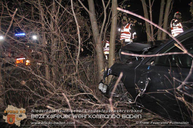 20181129 Verkehrsunfall in Pottenstein auf der LB18 Fotos: © Gerald Schwarz u. Markus Hackl FF Pottenstein 20181129 Verkehrsunfall in Pottenstein auf der LB18 Fotos: © Gerald Schwarz u. Markus Hackl FF Pottenstein