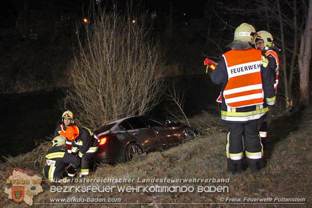 20181129 Verkehrsunfall in Pottenstein auf der LB18 Fotos: © Gerald Schwarz u. Markus Hackl FF Pottenstein 20181129 Verkehrsunfall in Pottenstein auf der LB18 Fotos: © Gerald Schwarz u. Markus Hackl FF Pottenstein