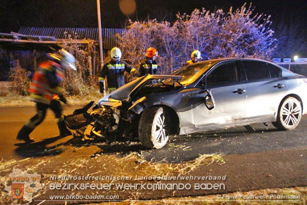 20181129 Verkehrsunfall in Pottenstein auf der LB18 Fotos: © Gerald Schwarz u. Markus Hackl FF Pottenstein 20181129 Verkehrsunfall in Pottenstein auf der LB18 Fotos: © Gerald Schwarz u. Markus Hackl FF Pottenstein