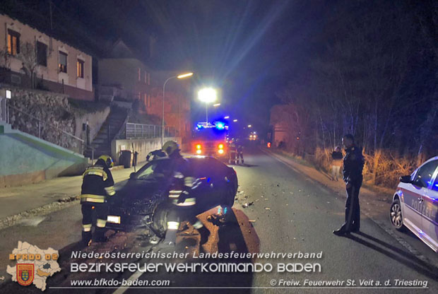 20181130 Verkehrsunfall auf der LB18 in St.Veit/Triesting  Fotos: © Armin Rumpler FF St.Veit
