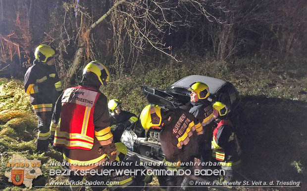 20181130 Verkehrsunfall auf der LB18 in St.Veit/Triesting  Fotos: © Armin Rumpler FF St.Veit