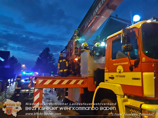 20181203 Feuerwehr unterstuetzt bei medizinischen Notfall  Foto: © FF Pottendorf