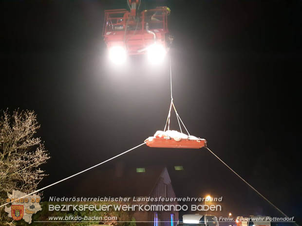 20181203 Feuerwehr unterstuetzt bei medizinischen Notfall  Foto: © FF Pottendorf
