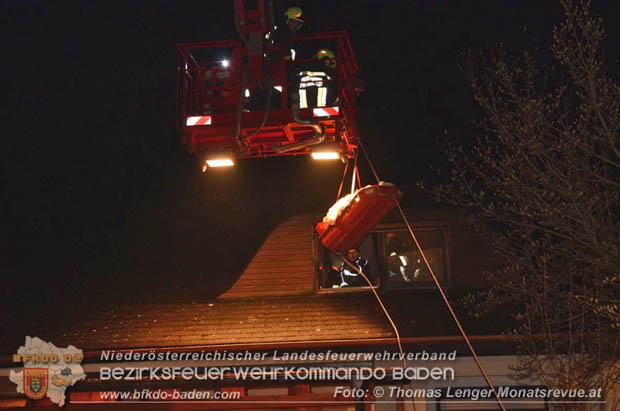 20181203 Feuerwehr unterstuetzt bei medizinischen Notfall  Foto: © Thomas Lenger Monatsrevue.at