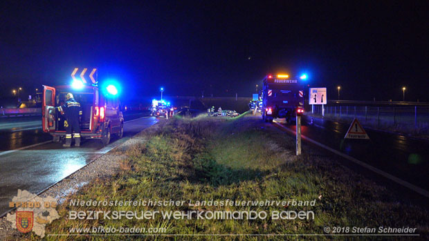 20181203 Verkehrsunfall A2 Höhe Abfahrt Bad Vöslau RFB Wien  Foto: © Stefan Schneider