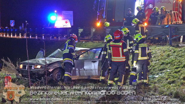 20181203 Verkehrsunfall A2 Höhe Abfahrt Bad Vöslau RFB Wien  Foto: © Stefan Schneider