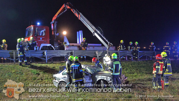 20181203 Verkehrsunfall A2 Höhe Abfahrt Bad Vöslau RFB Wien  Foto: © Stefan Schneider