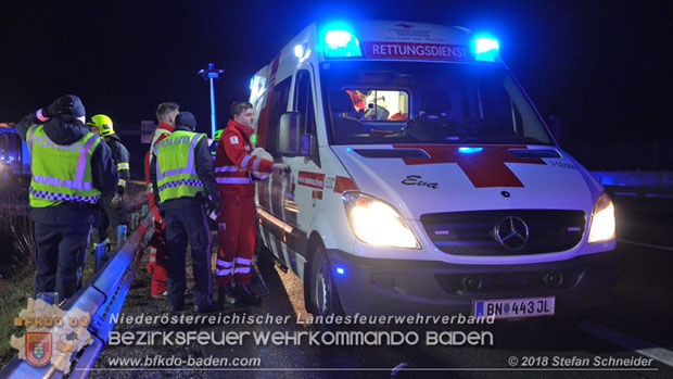 20181203 Verkehrsunfall A2 Höhe Abfahrt Bad Vöslau RFB Wien  Foto: © Stefan Schneider