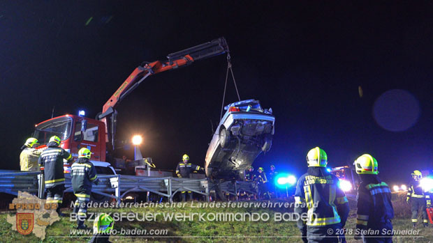 20181203 Verkehrsunfall A2 Höhe Abfahrt Bad Vöslau RFB Wien  Foto: © Stefan Schneider
