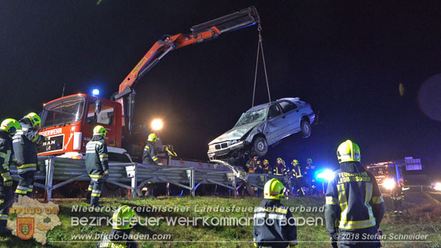 20181203 Verkehrsunfall A2 Höhe Abfahrt Bad Vöslau RFB Wien  Foto: © Stefan Schneider