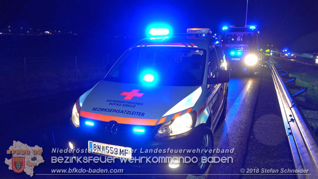 20181203 Verkehrsunfall A2 Höhe Abfahrt Bad Vöslau RFB Wien  Foto: © Stefan Schneider