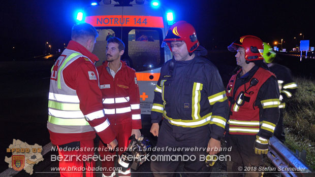 20181203 Verkehrsunfall A2 Höhe Abfahrt Bad Vöslau RFB Wien  Foto: © Stefan Schneider