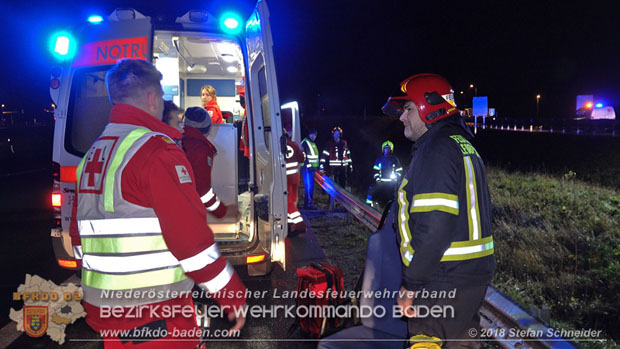 20181203 Verkehrsunfall A2 Höhe Abfahrt Bad Vöslau RFB Wien  Foto: © Stefan Schneider