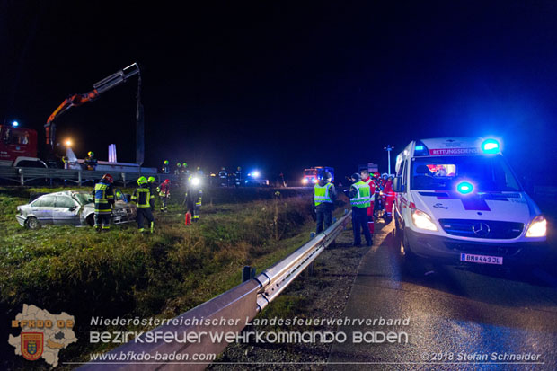 20181203 Verkehrsunfall A2 Höhe Abfahrt Bad Vöslau RFB Wien  Foto: © Stefan Schneider