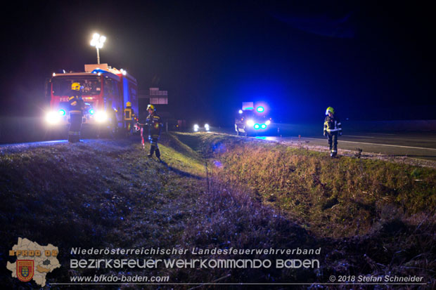 20181203 Verkehrsunfall A2 Höhe Abfahrt Bad Vöslau RFB Wien  Foto: © Stefan Schneider