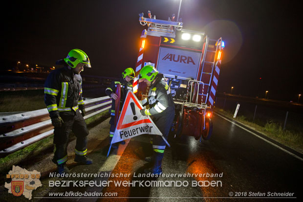 20181203 Verkehrsunfall A2 Höhe Abfahrt Bad Vöslau RFB Wien  Foto: © Stefan Schneider