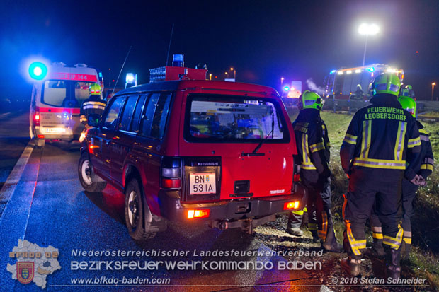 20181203 Verkehrsunfall A2 Höhe Abfahrt Bad Vöslau RFB Wien  Foto: © Stefan Schneider