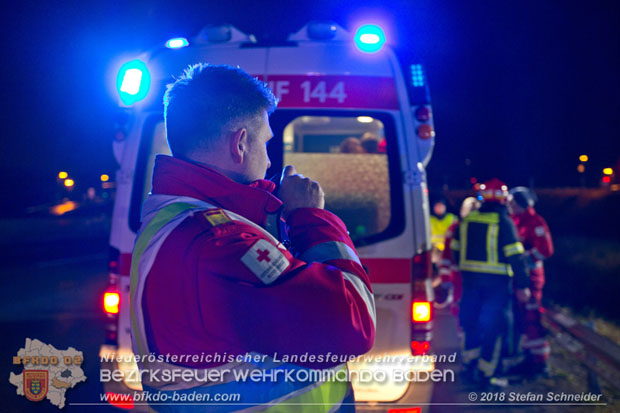 20181203 Verkehrsunfall A2 Höhe Abfahrt Bad Vöslau RFB Wien  Foto: © Stefan Schneider