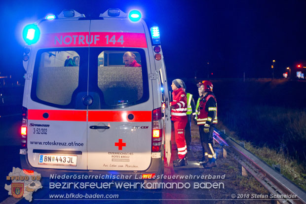 20181203 Verkehrsunfall A2 Höhe Abfahrt Bad Vöslau RFB Wien  Foto: © Stefan Schneider