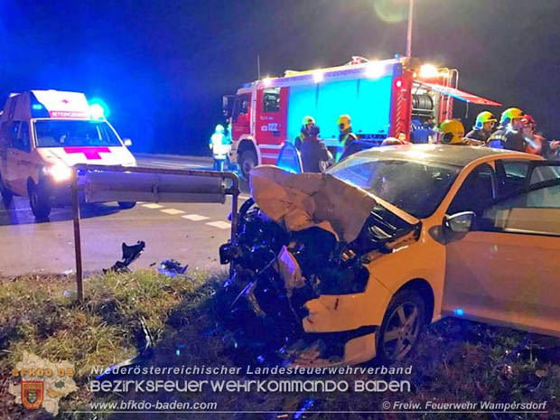 20181207 Schwerer Verkehrsunfall auf der LB16 zwischen Wampersdorf und Weigelsdorf Foto: © Freiwillige Feuerwehr Wampersdorf 20181207 Schwerer Verkehrsunfall auf der LB16 zwischen Wampersdorf und Weigelsdorf Foto: © Freiwillige Feuerwehr Wampersdorf