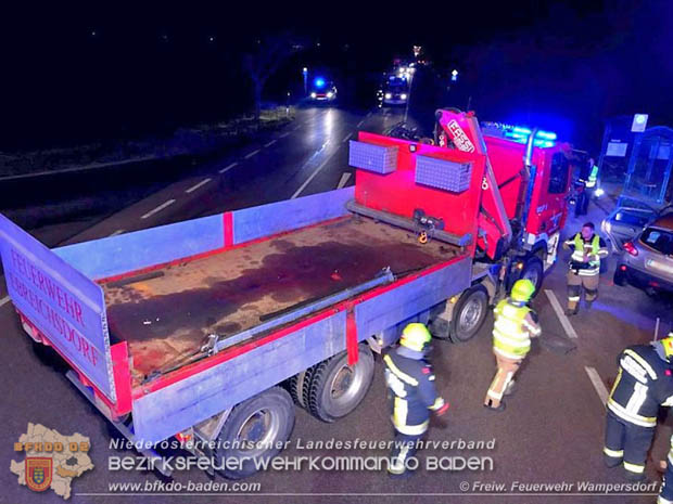 20181207 Schwerer Verkehrsunfall auf der LB16 zwischen Wampersdorf und Weigelsdorf  Foto: © Freiwillige Feuerwehr Wampersdorf