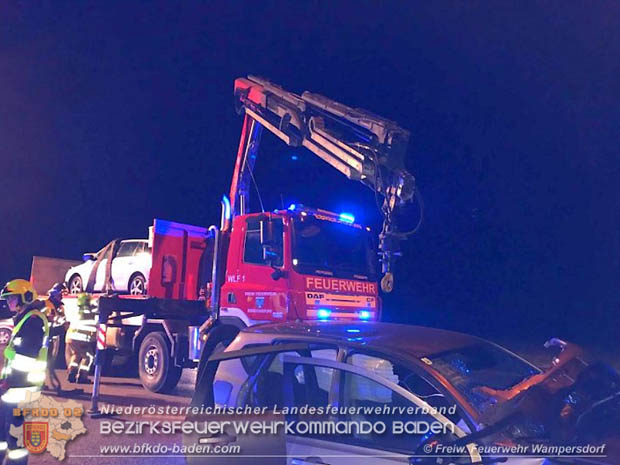 20181207 Schwerer Verkehrsunfall auf der LB16 zwischen Wampersdorf und Weigelsdorf Foto: © Freiwillige Feuerwehr Wampersdorf 20181207 Schwerer Verkehrsunfall auf der LB16 zwischen Wampersdorf und Weigelsdorf Foto: © Freiwillige Feuerwehr Wampersdorf