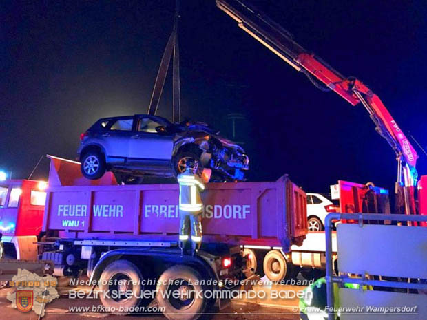20181207 Schwerer Verkehrsunfall auf der LB16 zwischen Wampersdorf und Weigelsdorf Foto: © Freiwillige Feuerwehr Wampersdorf 20181207 Schwerer Verkehrsunfall auf der LB16 zwischen Wampersdorf und Weigelsdorf Foto: © Freiwillige Feuerwehr Wampersdorf