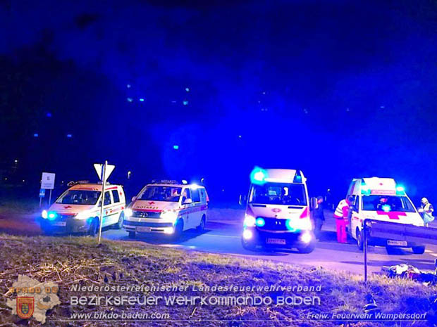 20181207 Schwerer Verkehrsunfall auf der LB16 zwischen Wampersdorf und Weigelsdorf Foto: © Freiwillige Feuerwehr Wampersdorf 20181207 Schwerer Verkehrsunfall auf der LB16 zwischen Wampersdorf und Weigelsdorf Foto: © Freiwillige Feuerwehr Wampersdorf