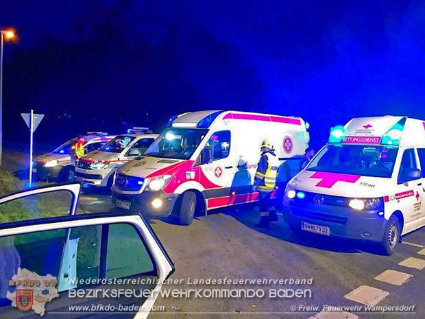 20181207 Schwerer Verkehrsunfall auf der LB16 zwischen Wampersdorf und Weigelsdorf  Foto: © Freiwillige Feuerwehr Wampersdorf